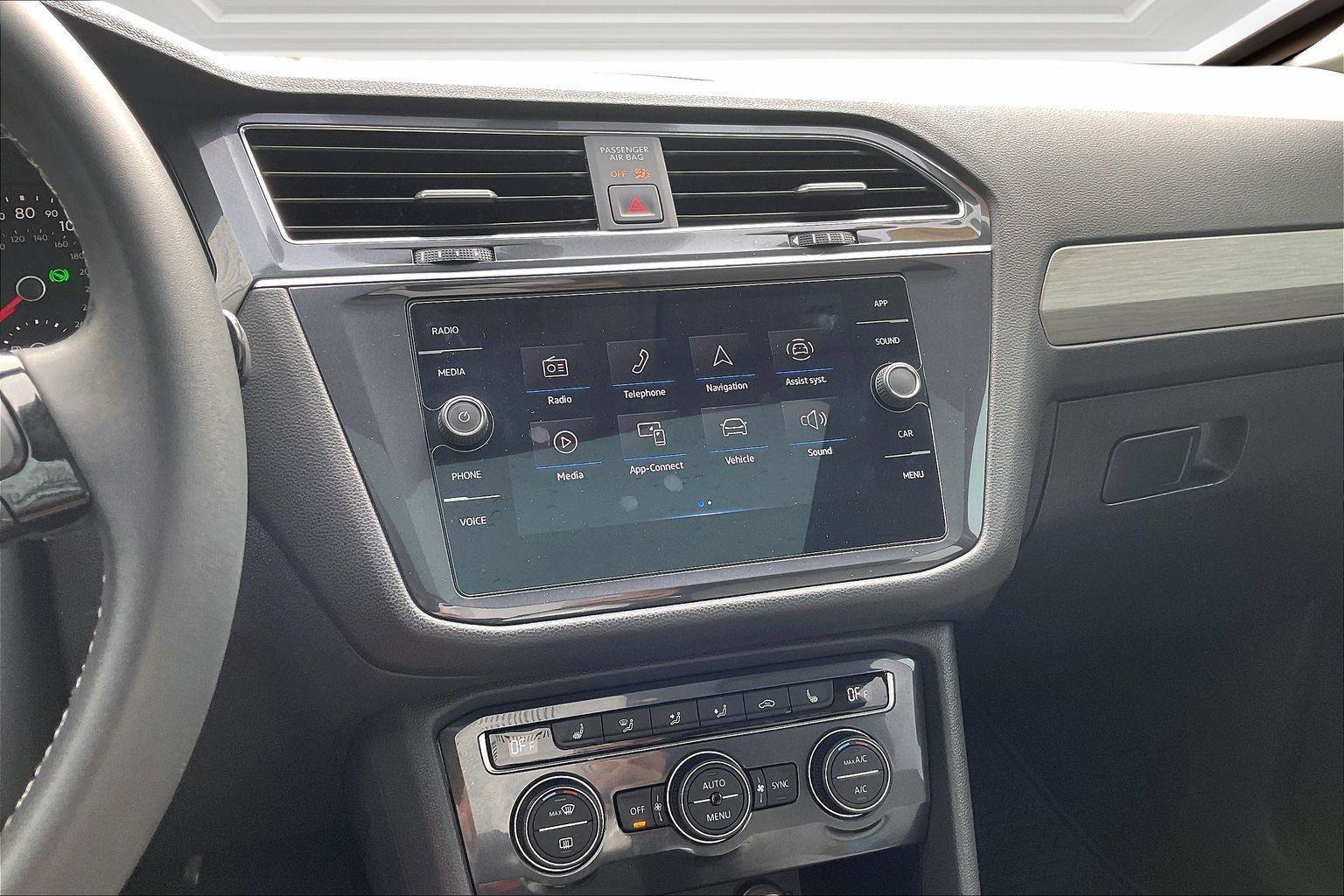 Used 2021 Volkswagen Tiguan SE w/ Panoramic Sunroof Package image 6