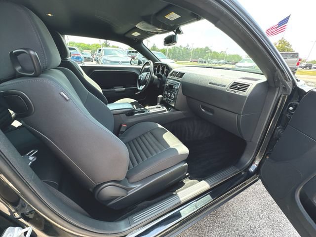 Used 2014 Dodge Challenger SXT w/ Super Sport Group (SS/T) RWD image 27