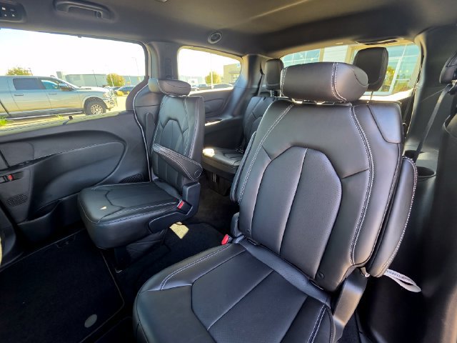 New 2027 Chrysler Pacifica LX FWD image 13