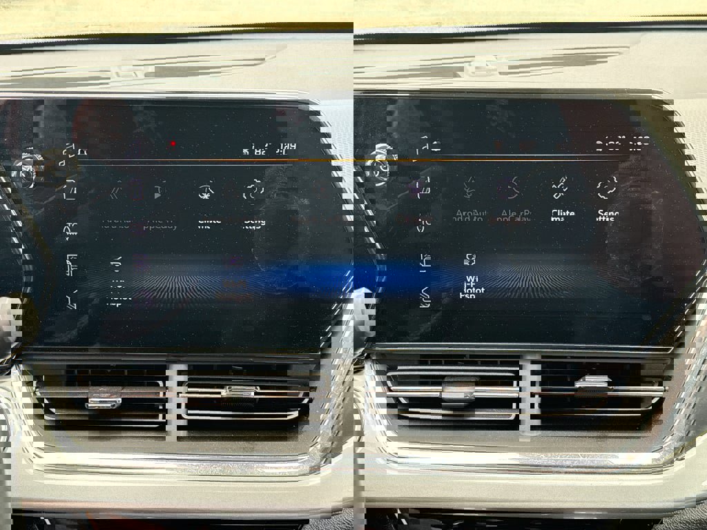 Used 2025 Chevrolet Trax LT w/ LT Convenience Package FWD image 17