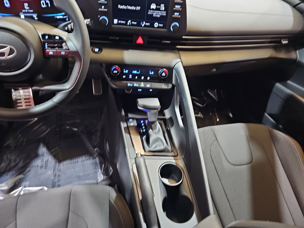New 2025 Hyundai Elantra Sport image 19
