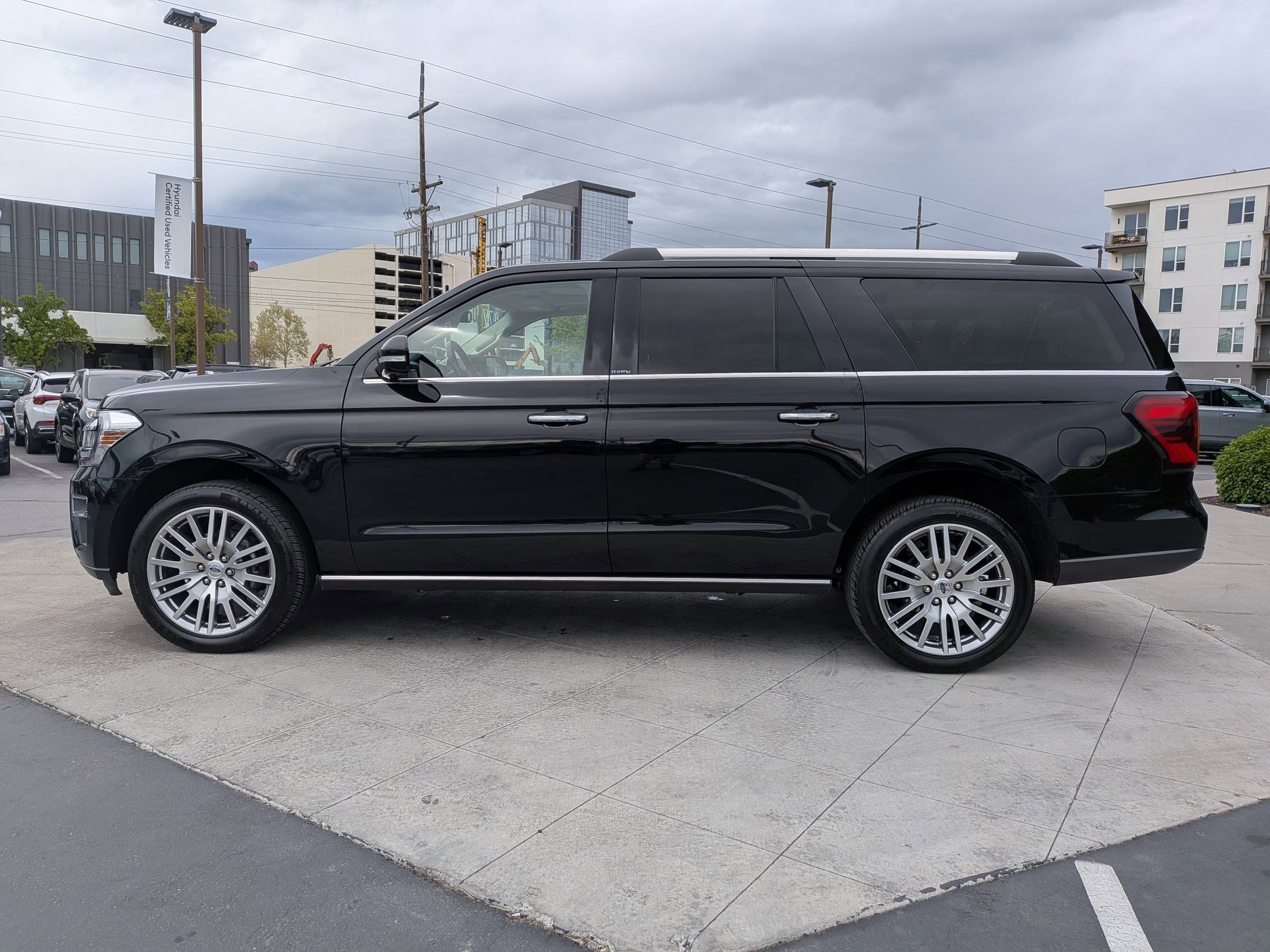 Used 2024 Ford Expedition Max Limited AWD/4WD image 9