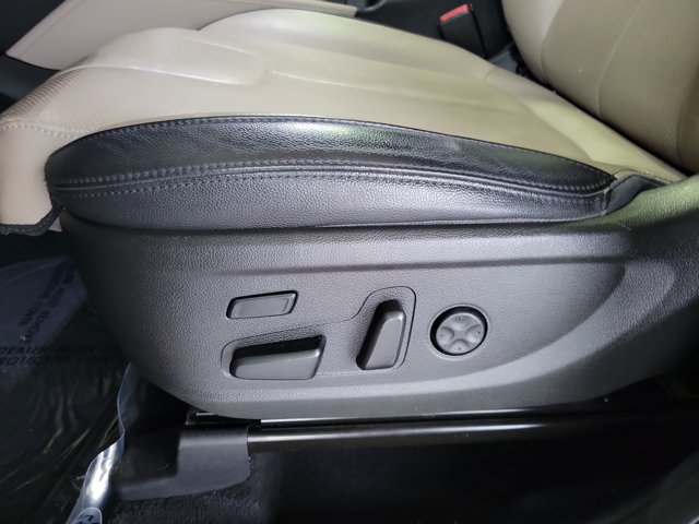 Used 2019 Hyundai Santa Fe w/ Ultimate Package FWD image 14