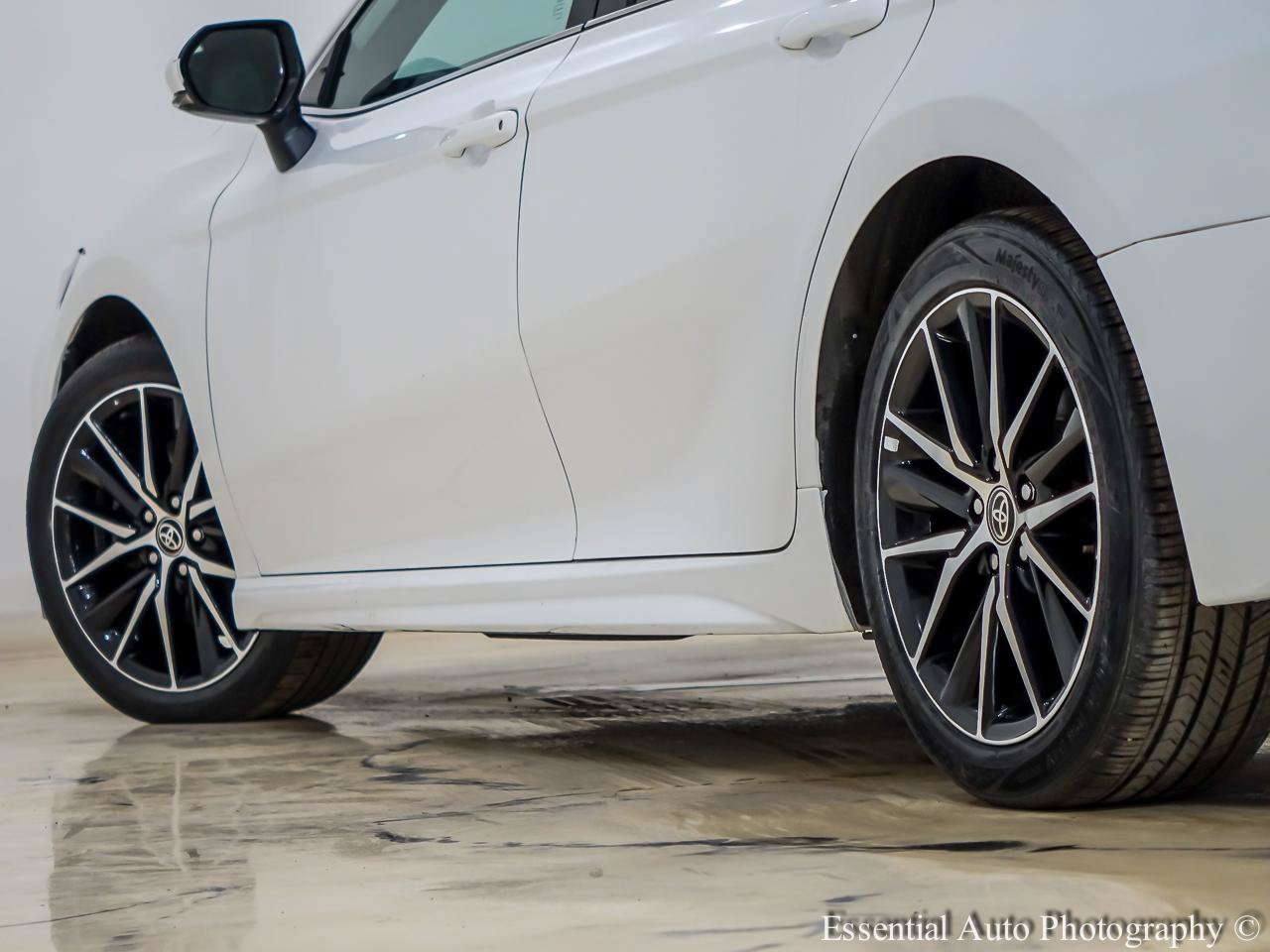 Used 2023 Toyota Camry SE w/ Cold Weather Package AWD/4WD image 11