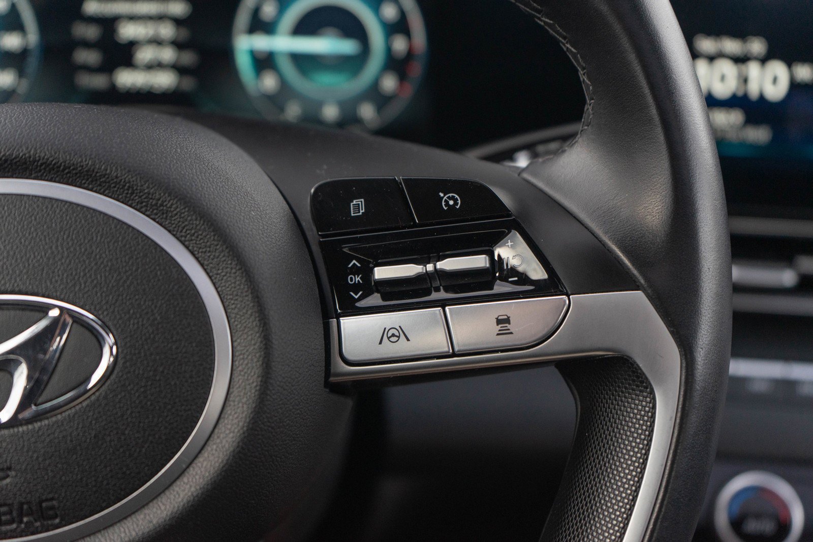 Used 2023 Hyundai Elantra Limited image 23