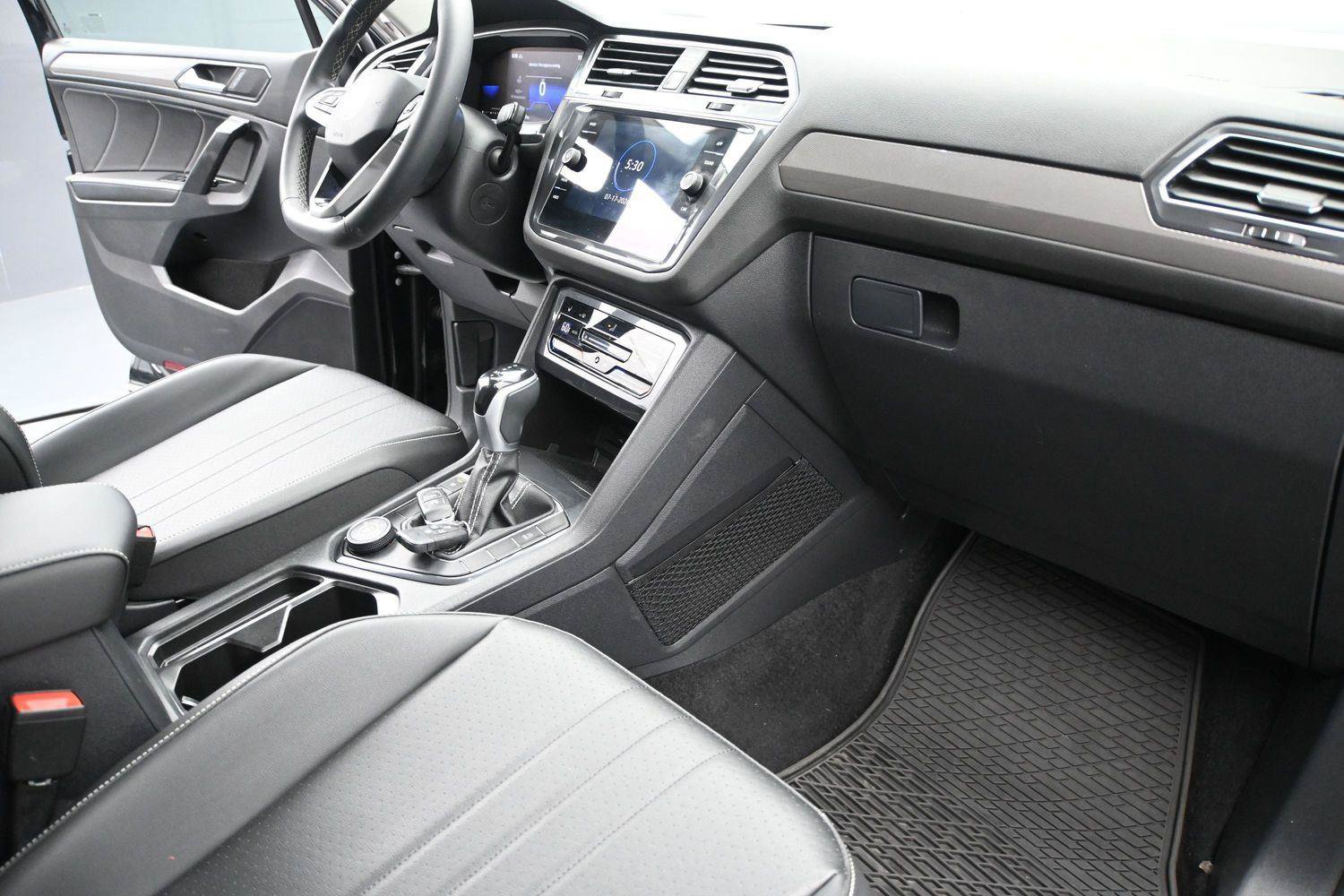 Used 2022 Volkswagen Tiguan SE AWD/4WD image 17