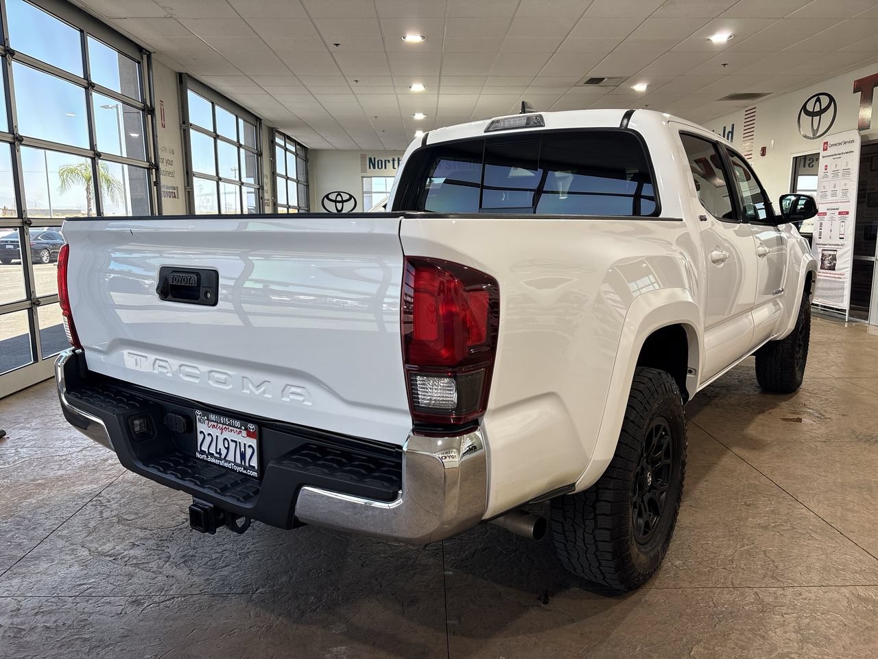 Used 2019 Toyota Tacoma SR5 AWD/4WD image 2
