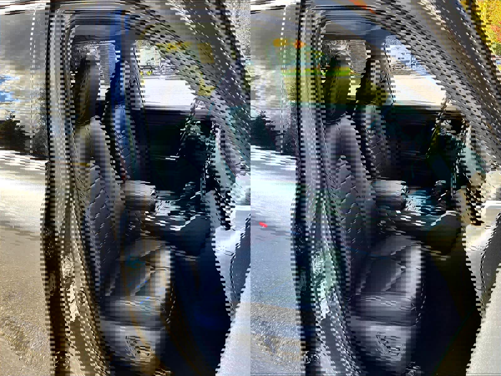 Used 2022 Toyota Highlander XLE image 11