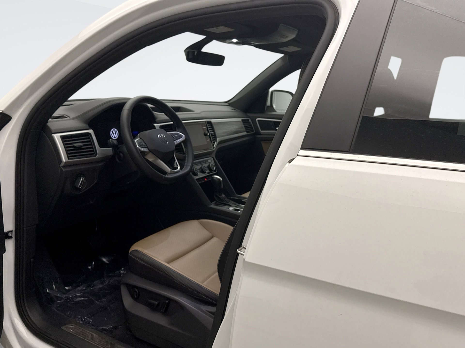 Used 2022 Volkswagen Atlas Cross Sport SE w/ Panoramic Sunroof Package image 10