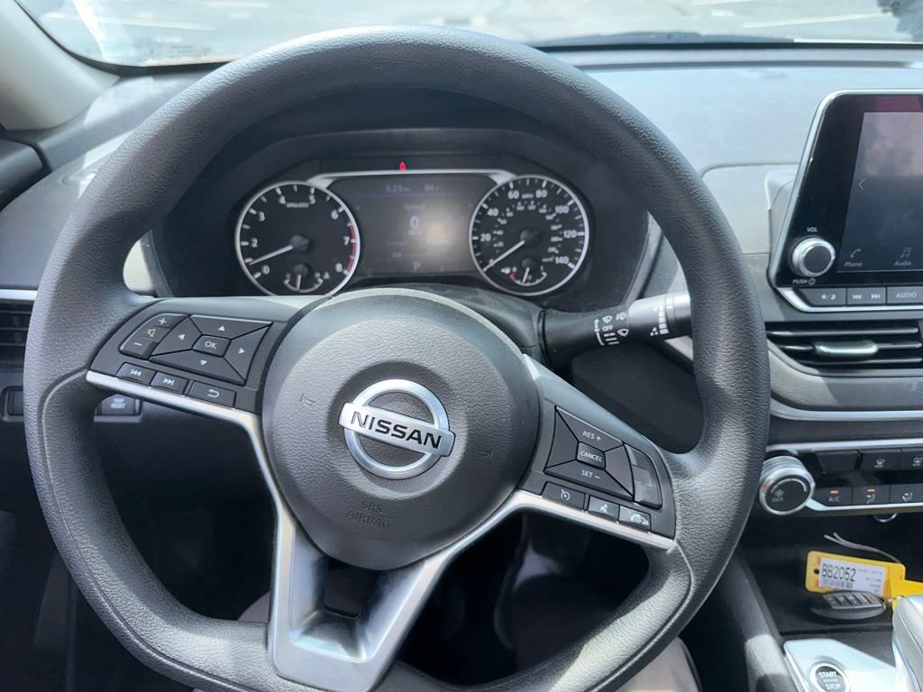 Used 2022 Nissan Altima 2.5 SV AWD/4WD image 2