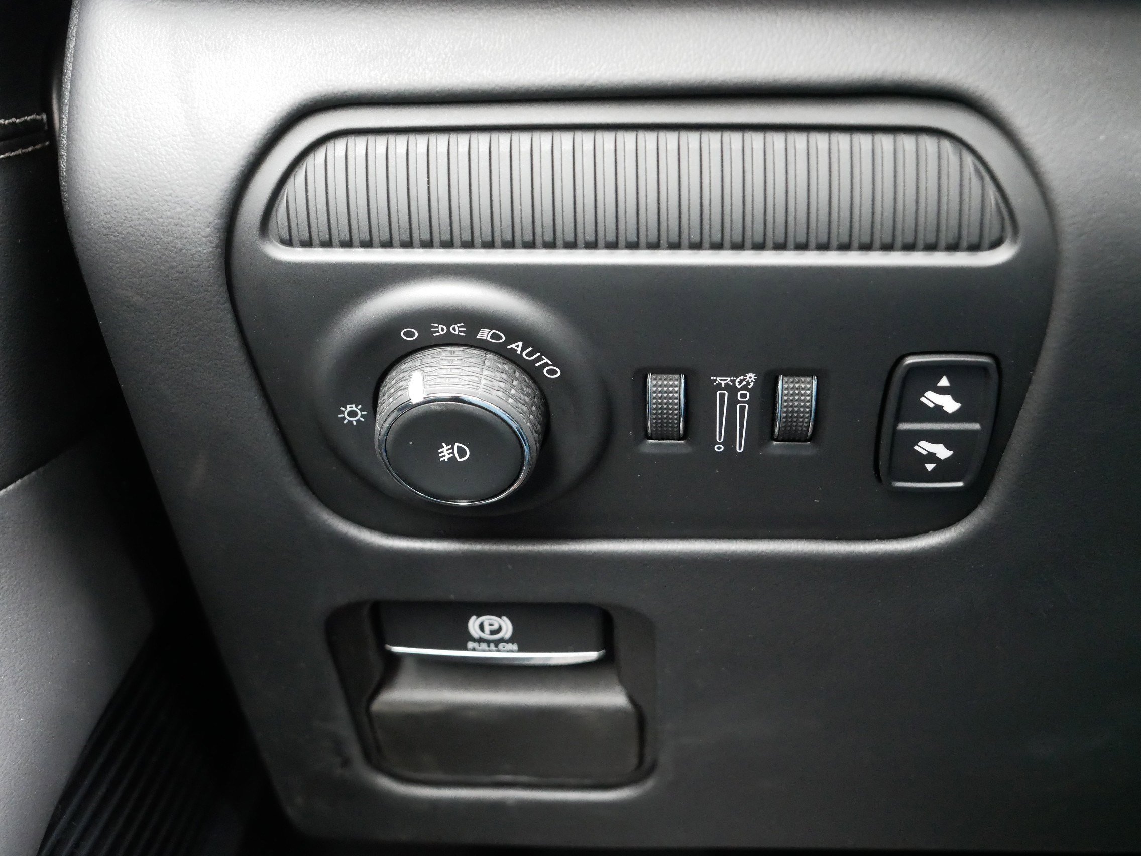 Used 2023 Jeep Grand Wagoneer Series II image 26