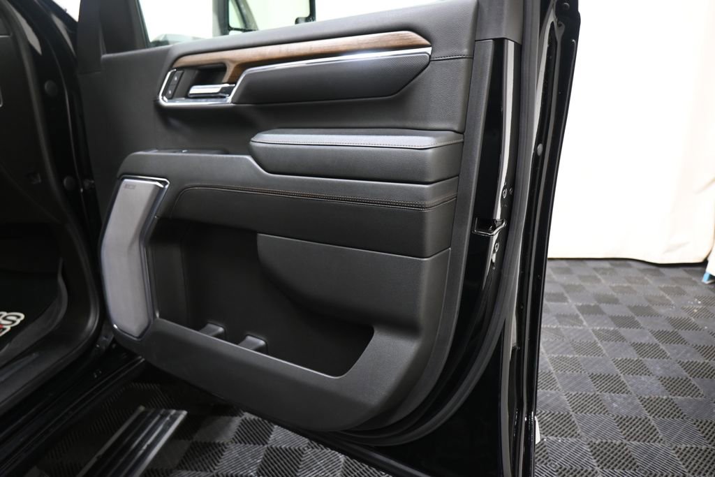 Used 2024 Chevrolet Silverado 3500 High Country w/ Technology Package AWD/4WD image 26