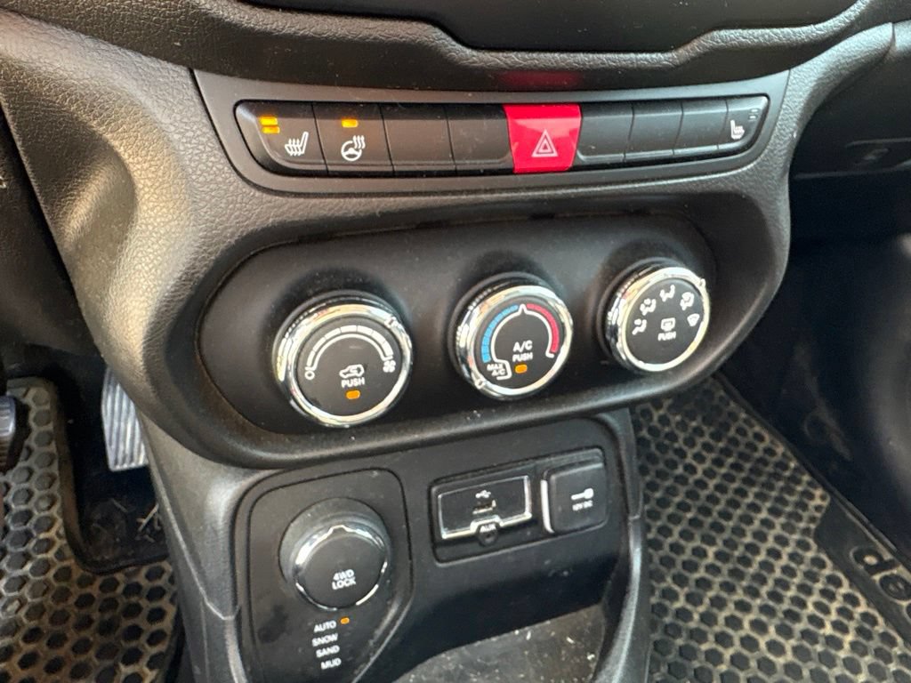 Used 2017 Jeep Renegade Latitude w/ Cold Weather Group AWD/4WD image 24
