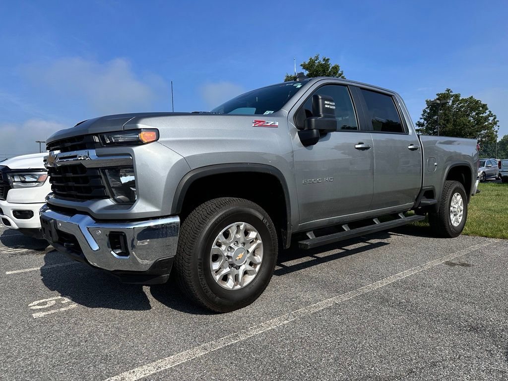 Used 2025 Chevrolet Silverado 2500 LT w/ Safety Package AWD/4WD image 2