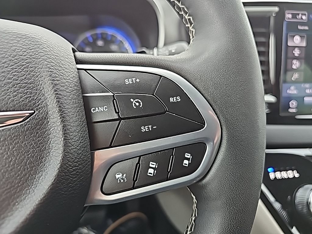 Certified 2024 Chrysler Pacifica Touring-L image 27