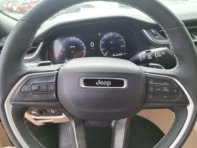 Used 2024 Jeep Grand Cherokee Limited w/ Luxury Tech Group II image 15