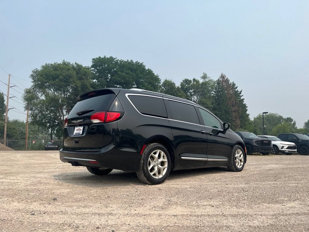Used 2017 Chrysler Pacifica Touring-L Plus FWD image 5