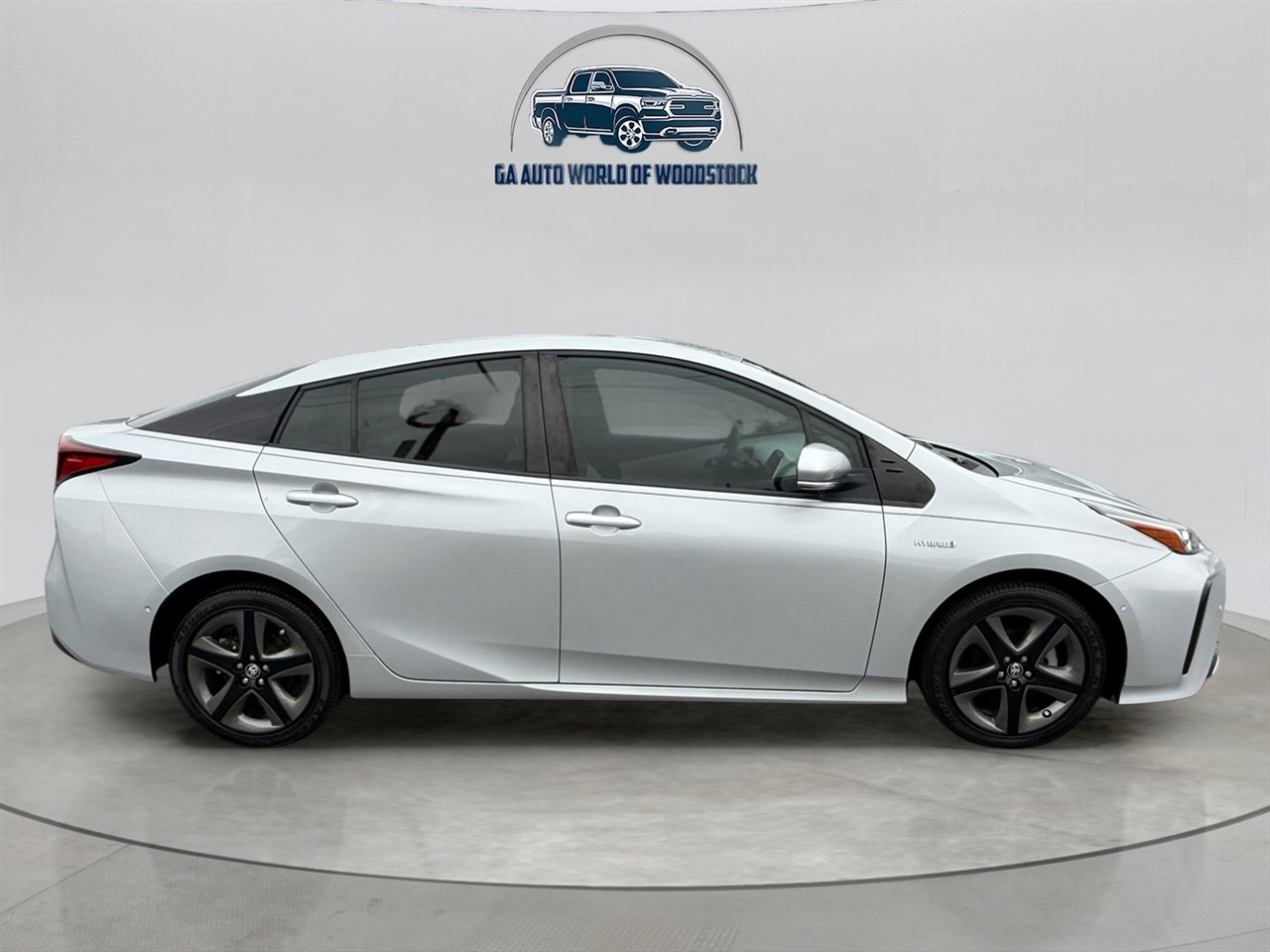 Used 2021 Toyota Prius XLE image 6