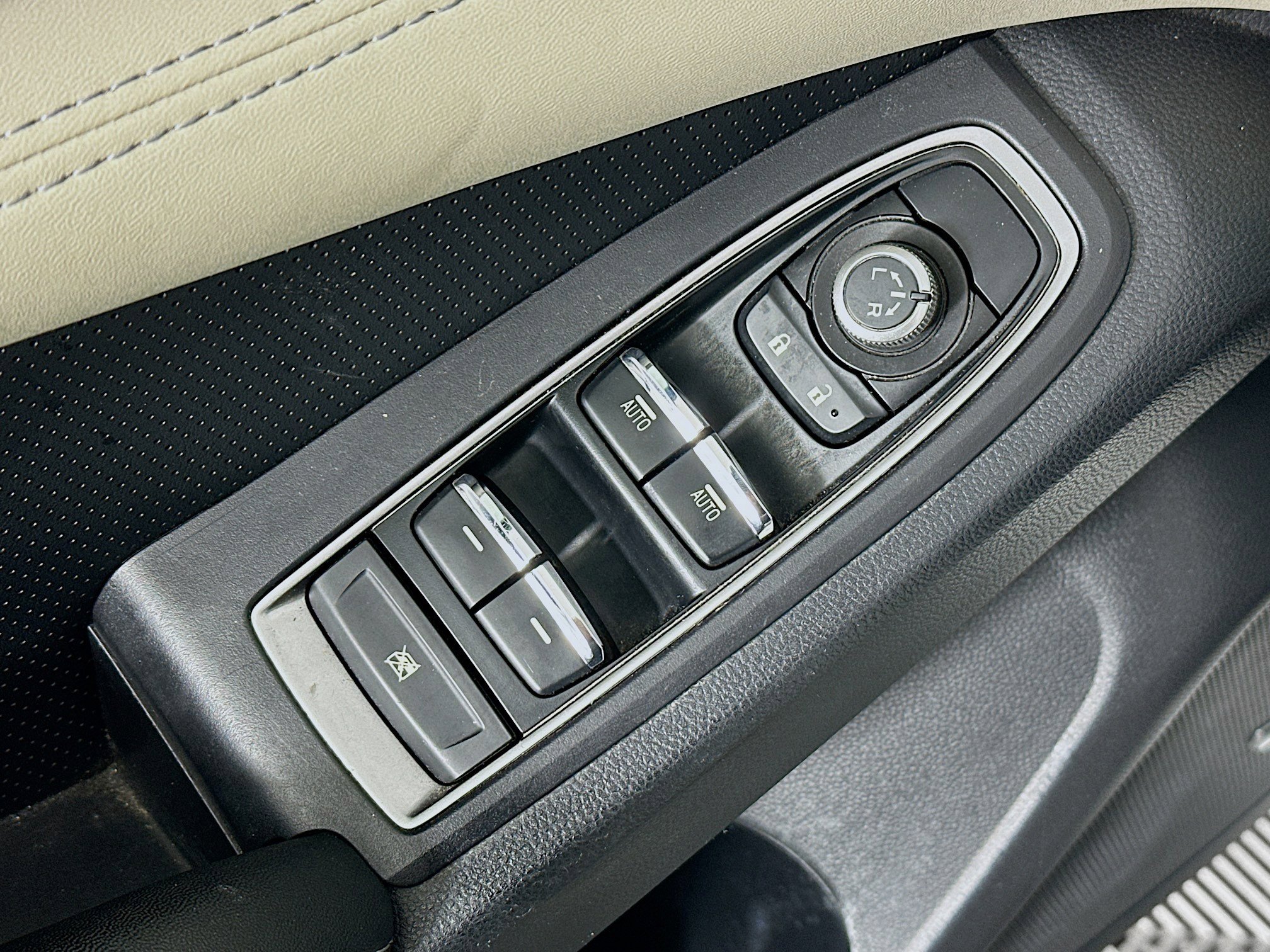 Used 2022 Subaru Ascent Limited w/ Technology Package image 15