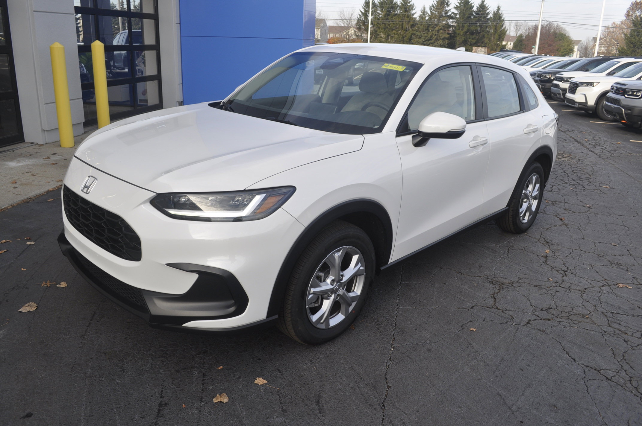 Certified 2025 Honda HR-V LX image 3