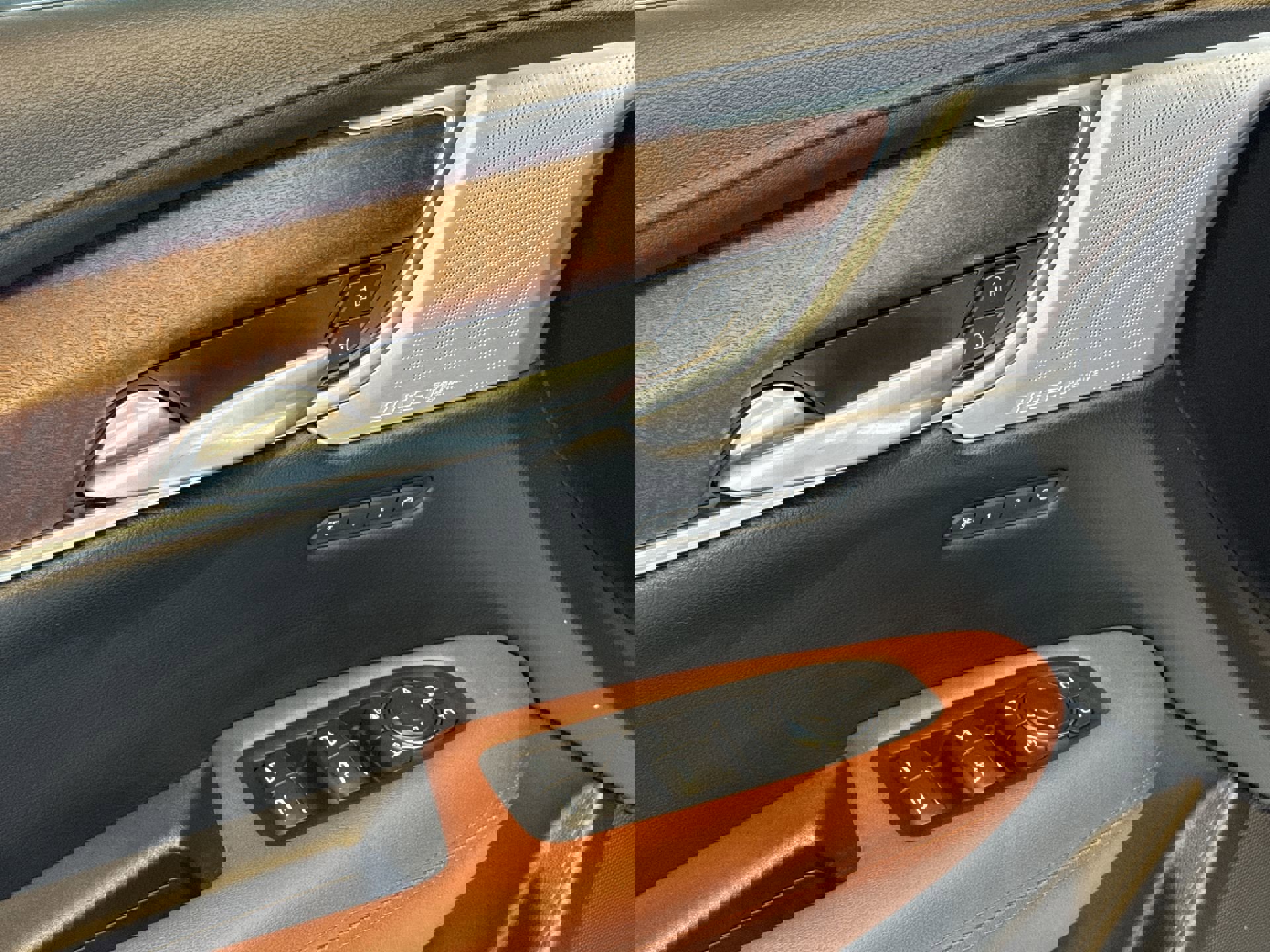 Used 2024 Cadillac XT5 Premium Luxury w/ Technology Package image 12