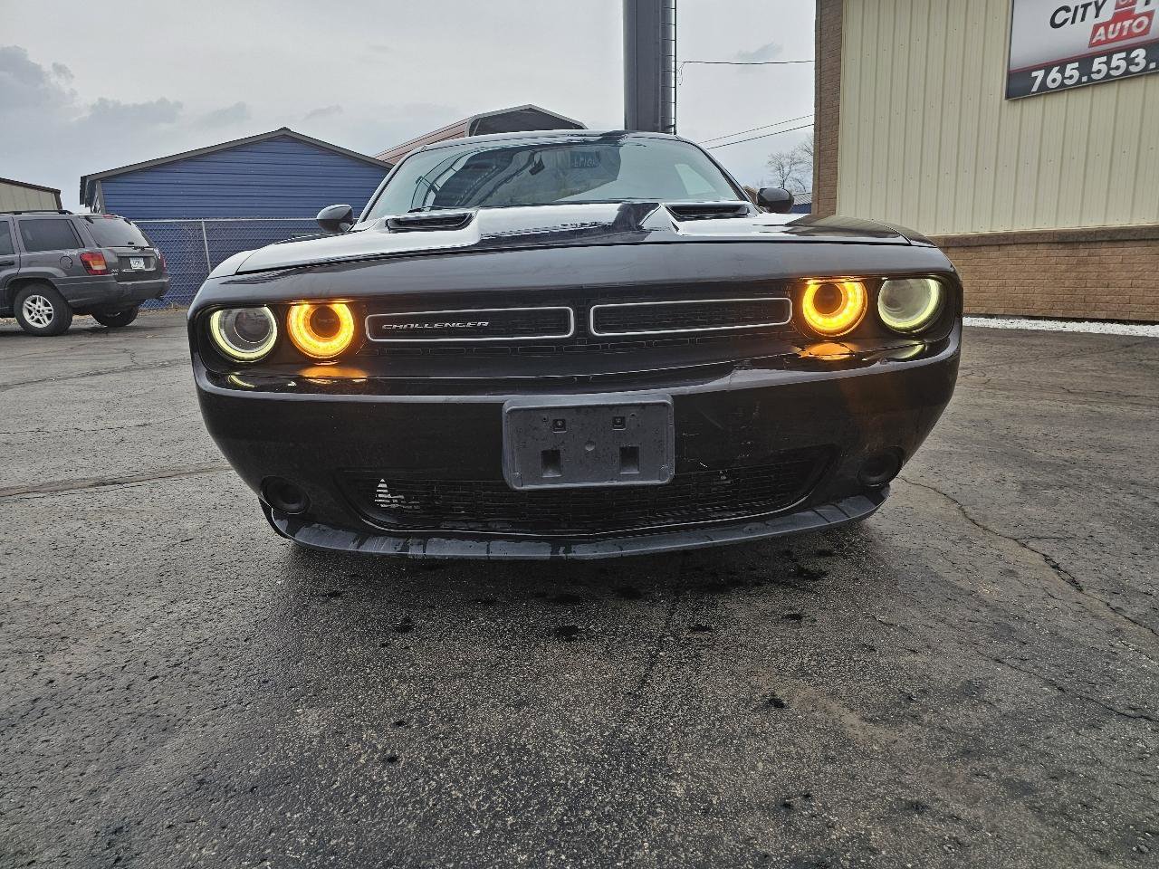 Used 2016 Dodge Challenger SXT RWD image 18