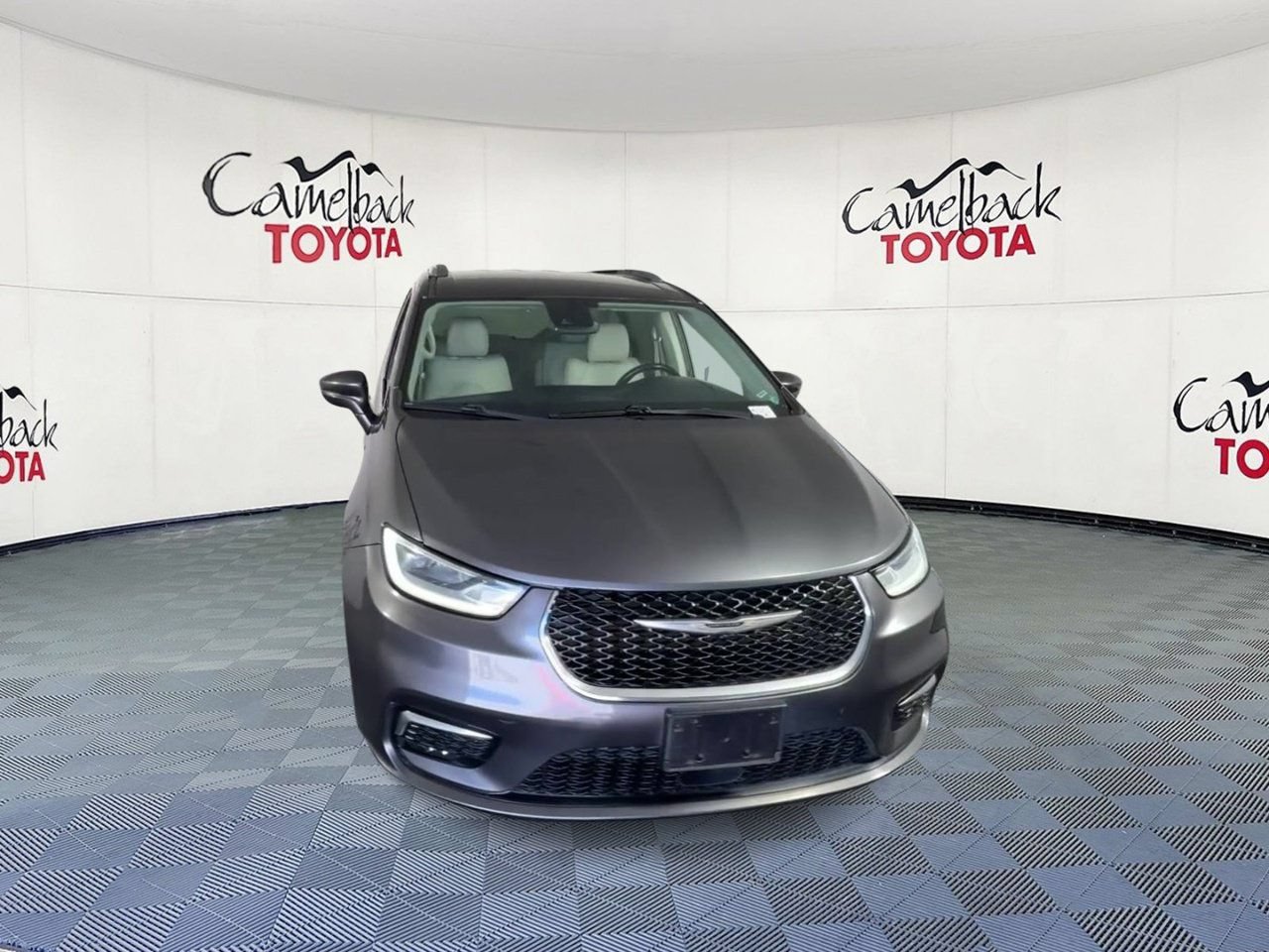Used 2021 Chrysler Pacifica Touring-L FWD image 6
