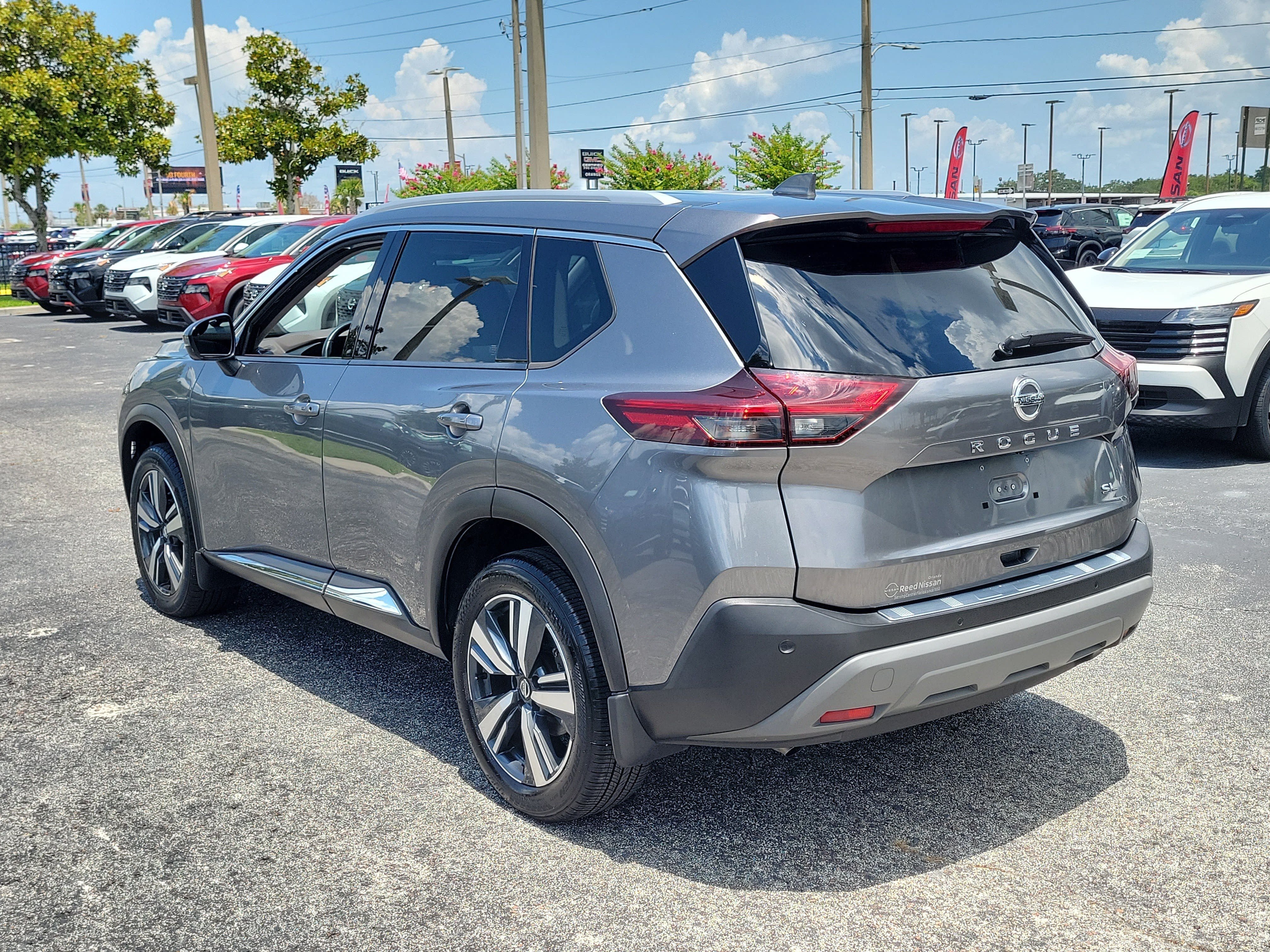 Certified 2021 Nissan Rogue SL w/ Premium Package FWD image 8