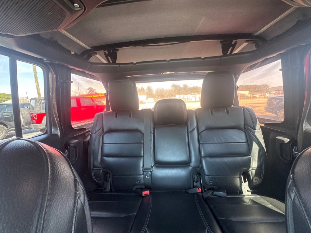 Used 2018 Jeep Wrangler Unlimited Sahara image 16