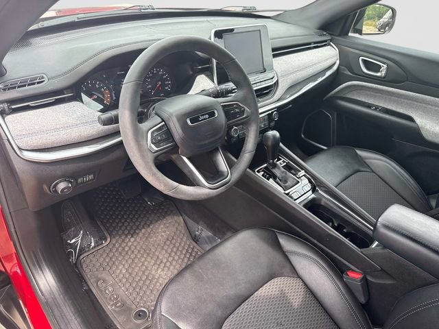 Used 2025 Jeep Compass Latitude w/ Convenience Group AWD/4WD image 11