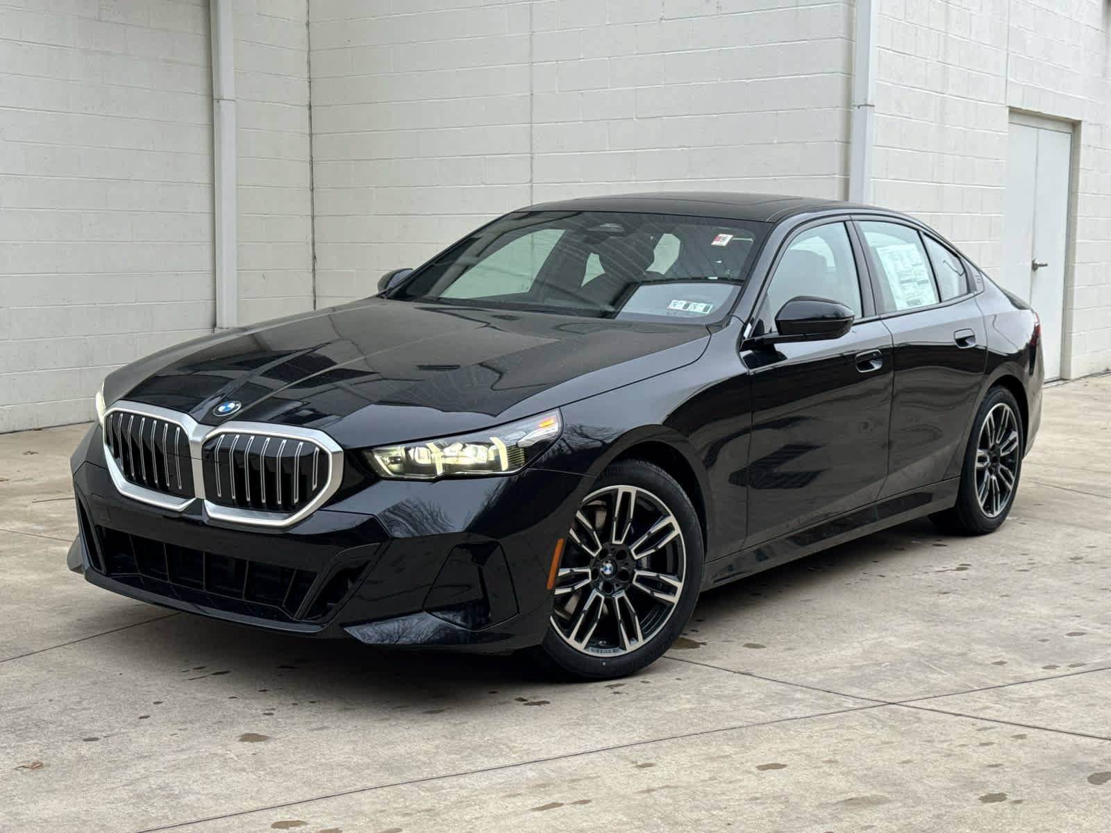 Used 2026 BMW 530i xDrive w/ M Sport Package AWD/4WD image 1