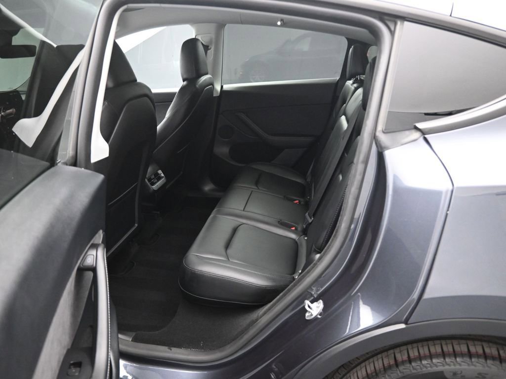Used 2024 Tesla Model Y Long Range image 15