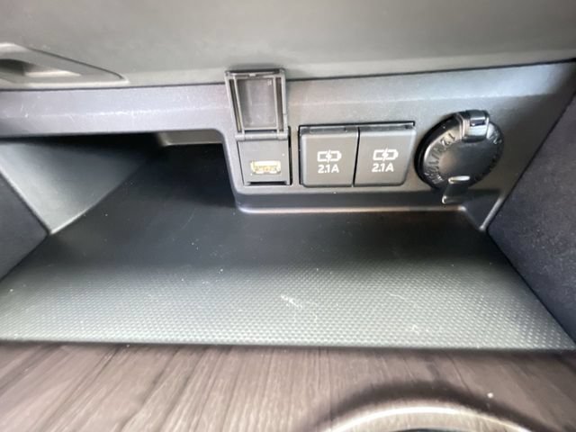 Used 2021 Toyota Highlander Limited FWD image 23
