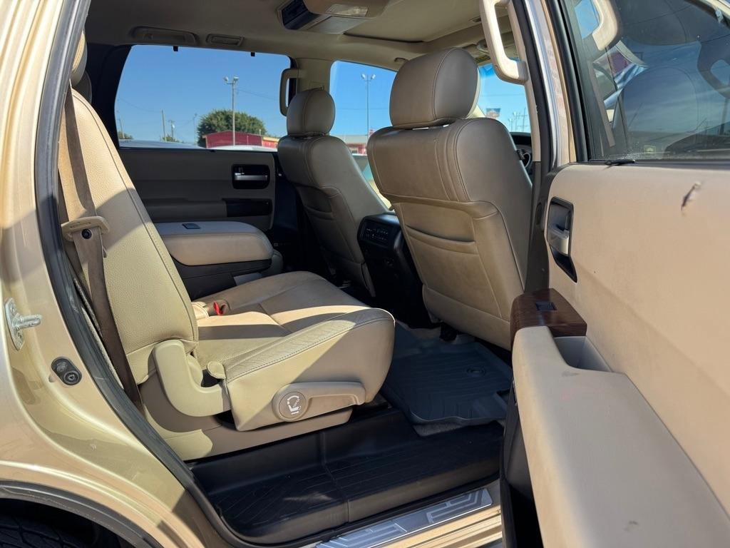 Used 2010 Toyota Sequoia Platinum RWD image 9