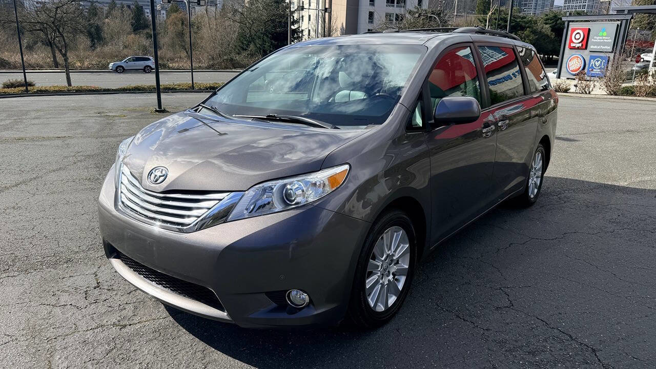 Used 2012 Toyota Sienna Limited w/ Premium Pkg image 13
