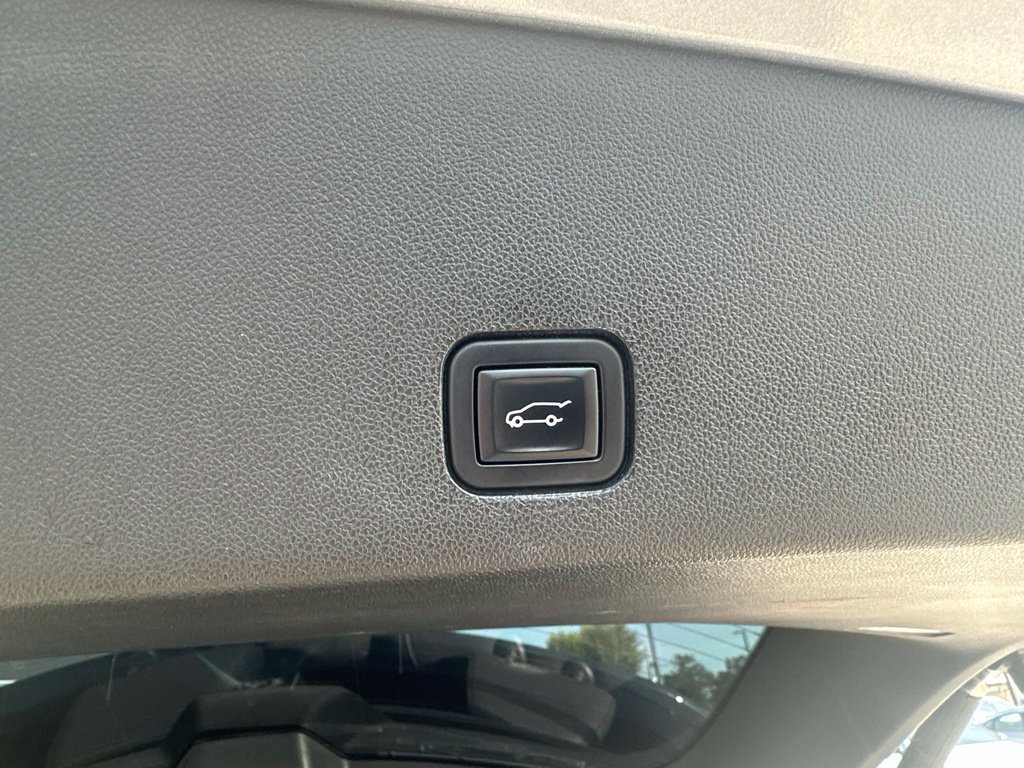 Used 2022 Cadillac XT6 Premium Luxury w/ Technology Package FWD image 33