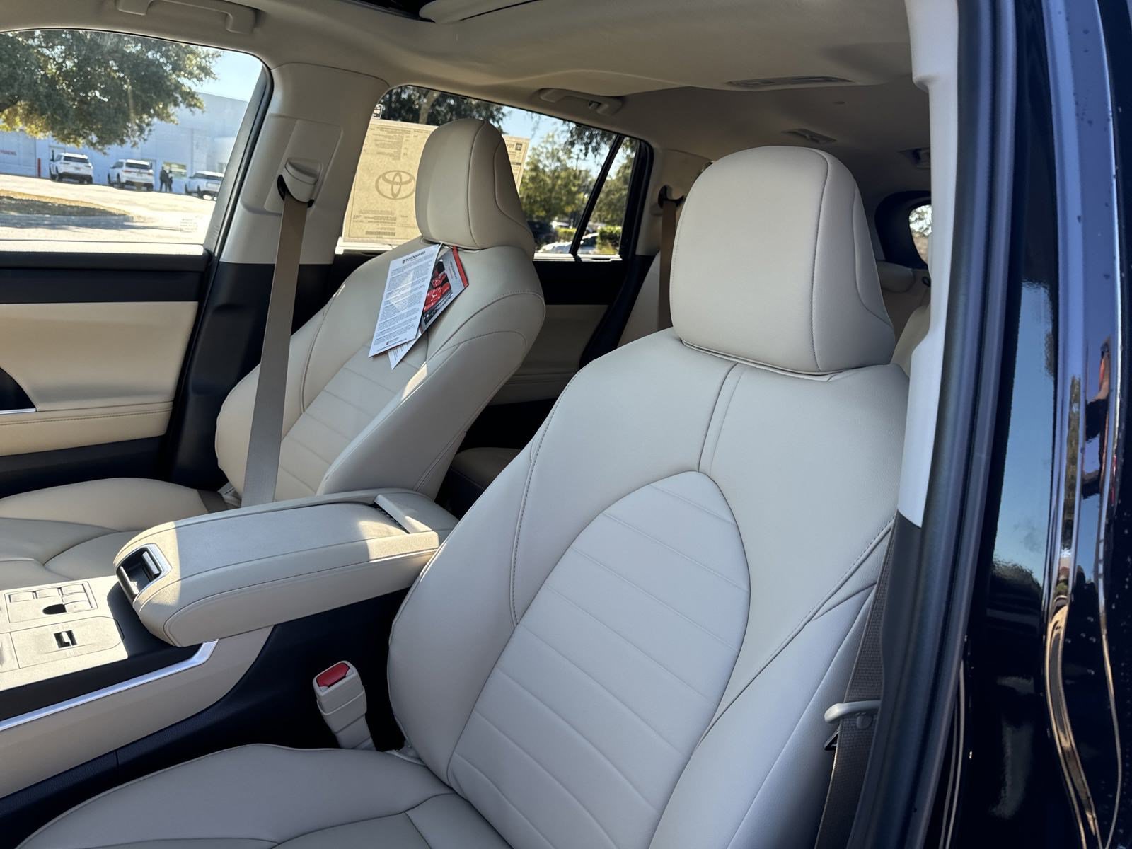 New 2025 Toyota Highlander XLE AWD/4WD image 14