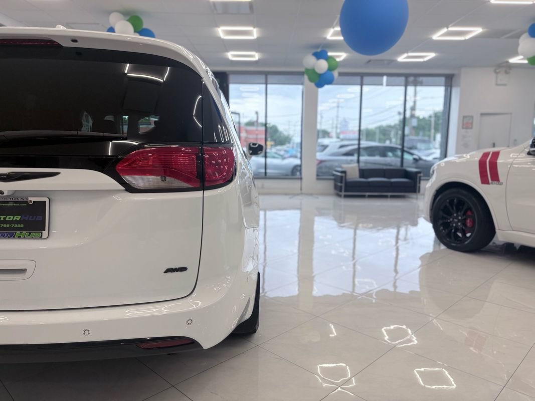 Used 2020 Chrysler Pacifica Touring-L w/ Advanced Safetytec Group AWD/4WD image 14
