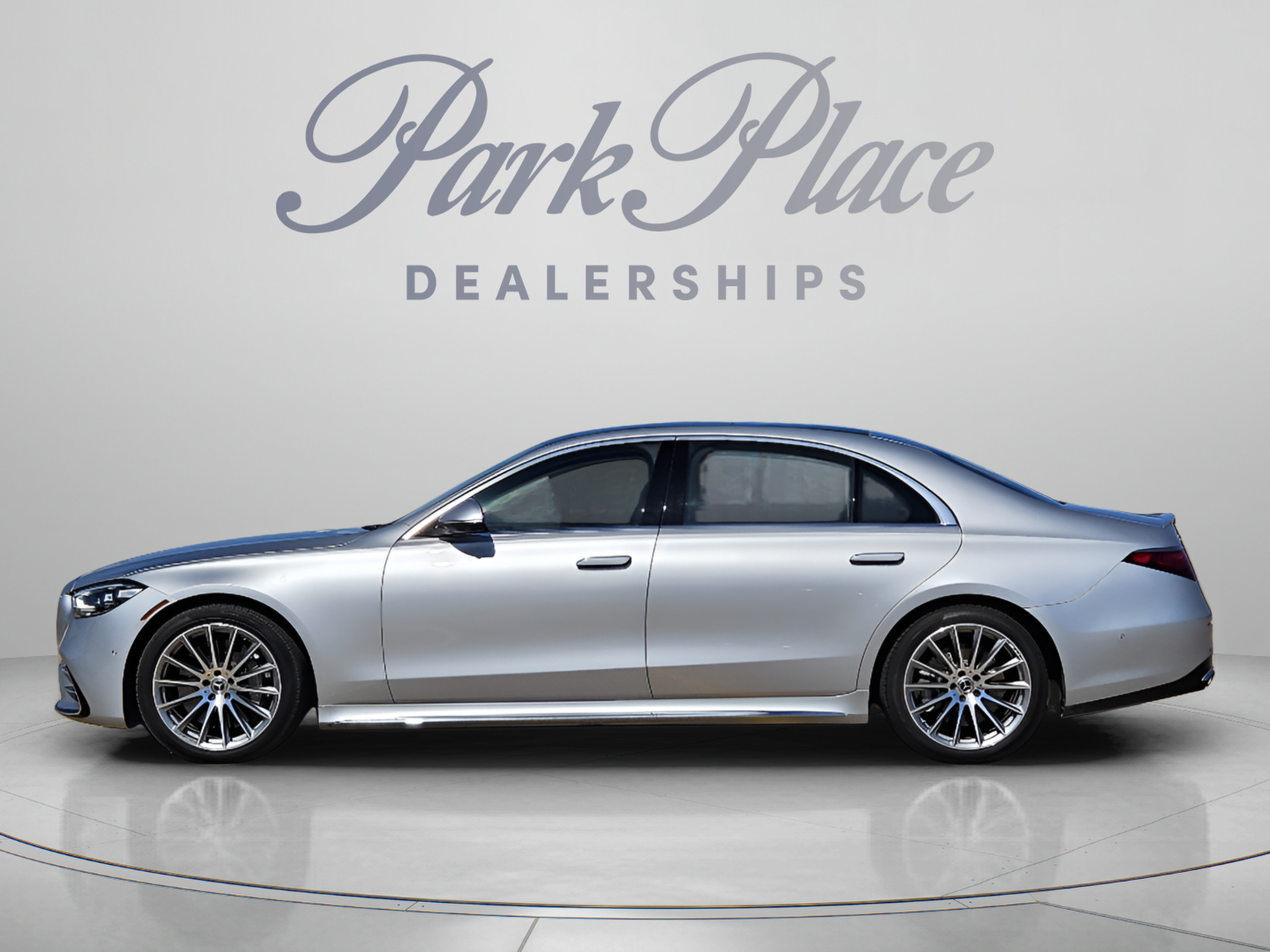 Used 2023 Mercedes-Benz S 580 4MATIC Sedan image 2