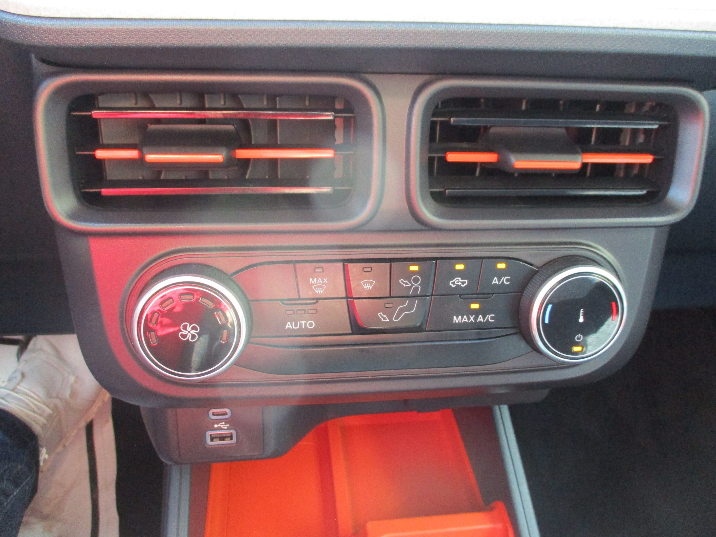Used 2023 Ford Maverick XLT FWD image 12