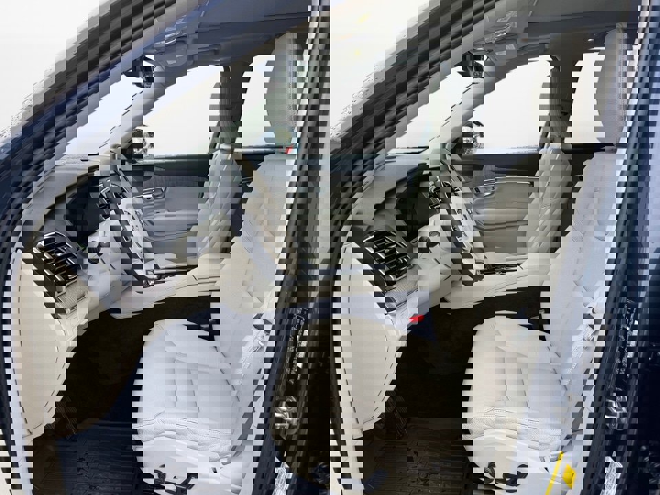 Certified 2023 Volvo XC90 B6 Plus w/ Protection Package Premier image 9