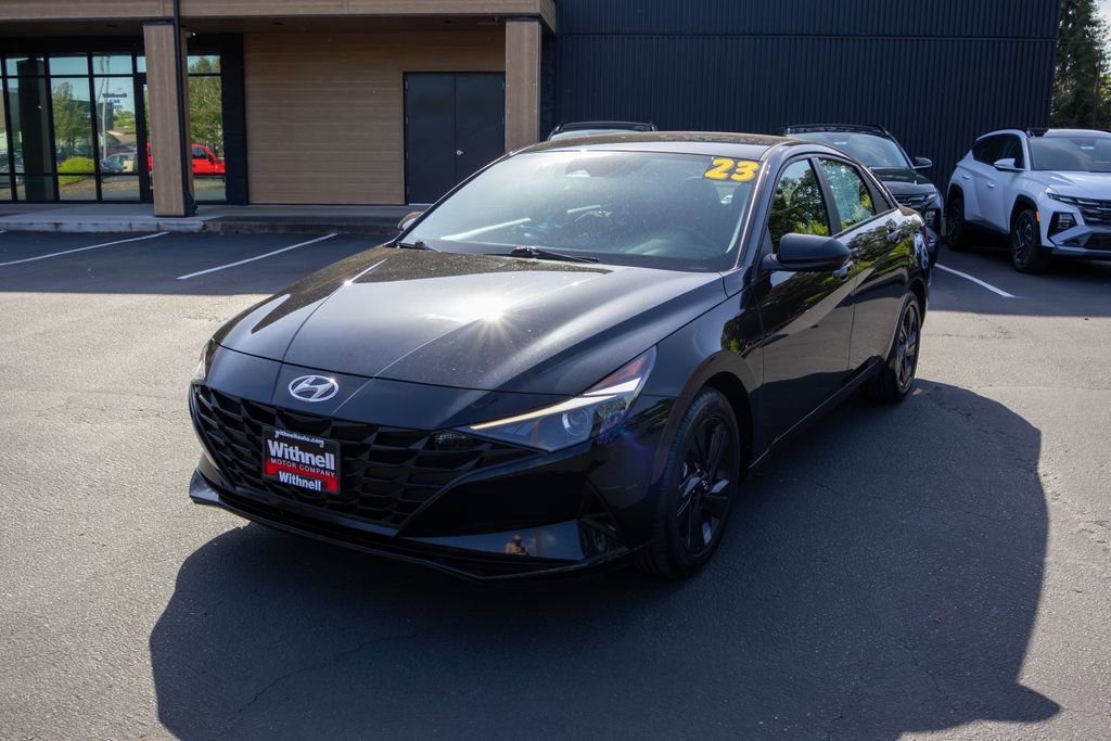 Certified 2023 Hyundai Elantra SEL w/ Preferred Accessory Package FWD image 3