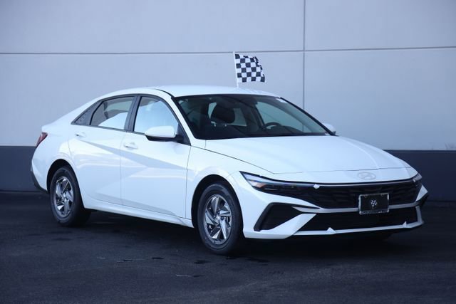 New 2025 Hyundai Elantra SE