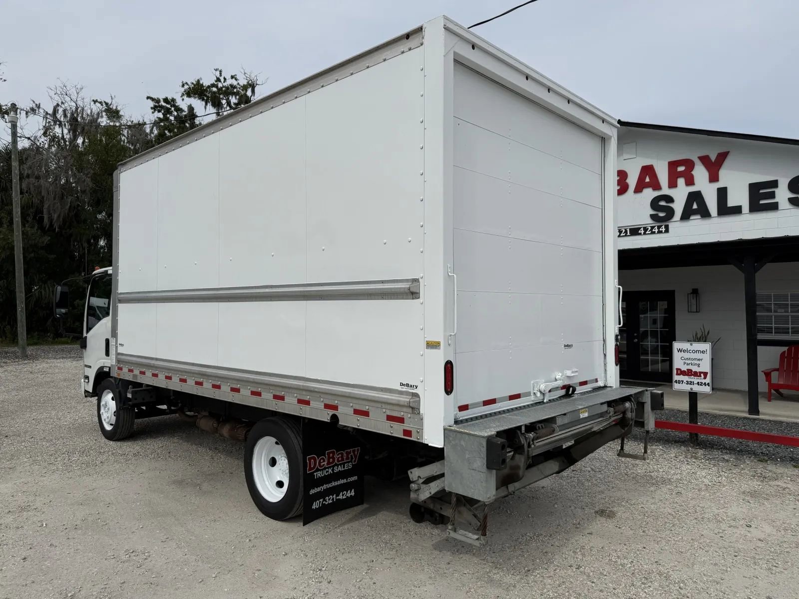 Used 2020 Isuzu NPR image 5