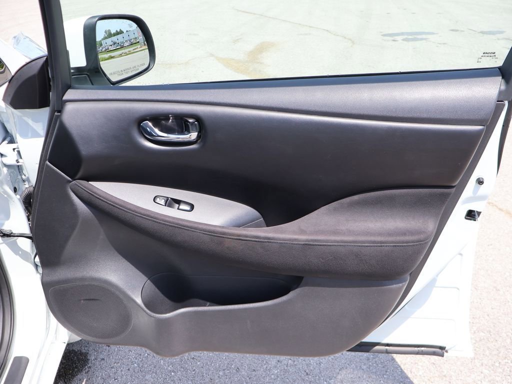 Used 2015 Nissan Leaf S FWD image 13