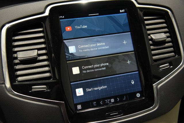 Used 2023 Volvo XC90 T8 Ultimate w/ Lounge Package image 24