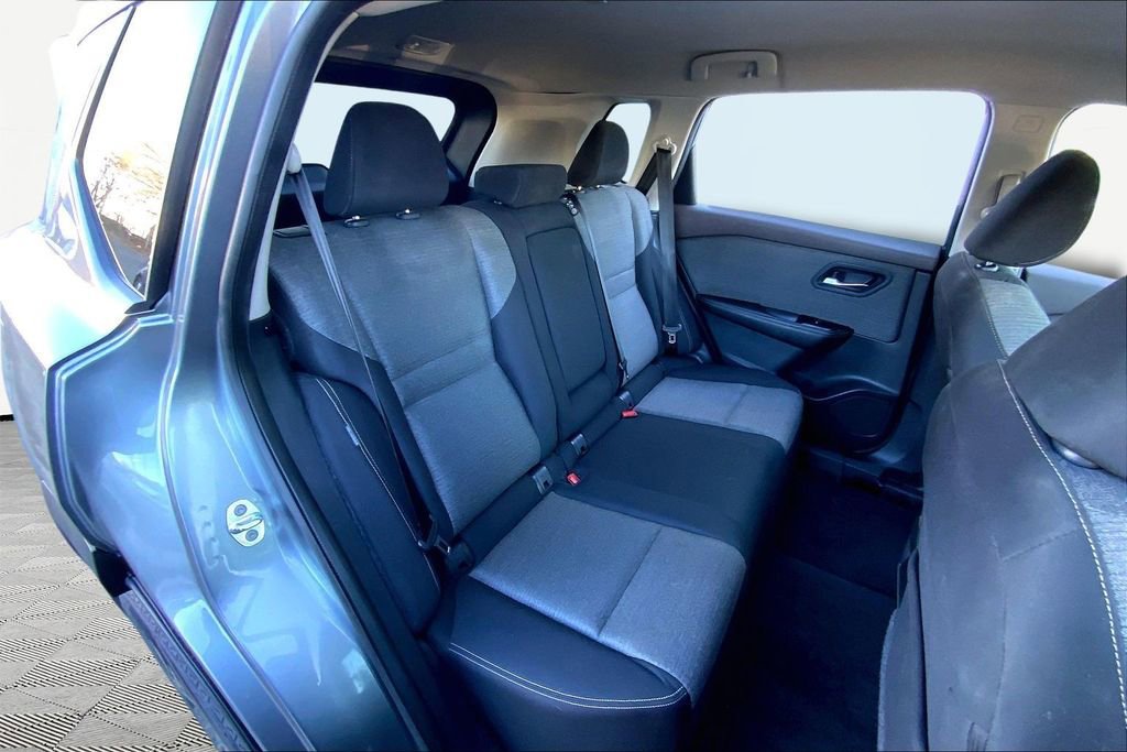 Used 2023 Nissan Rogue SV image 17