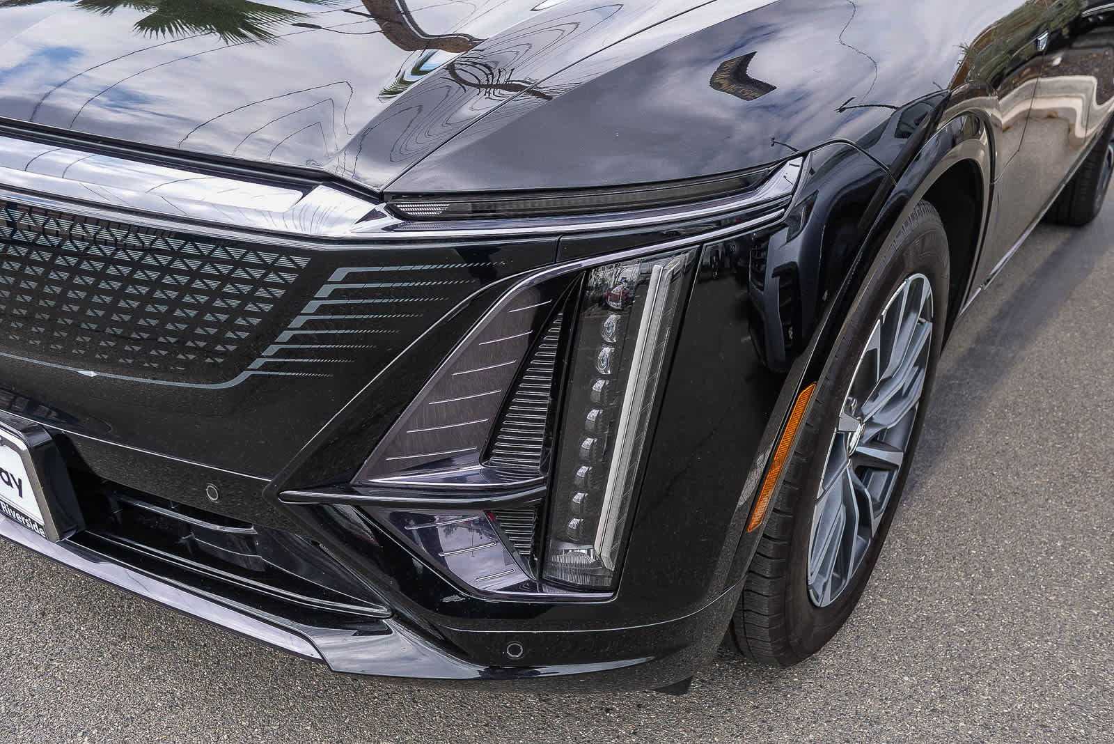 Used 2024 Cadillac Lyriq Sport AWD/4WD image 6