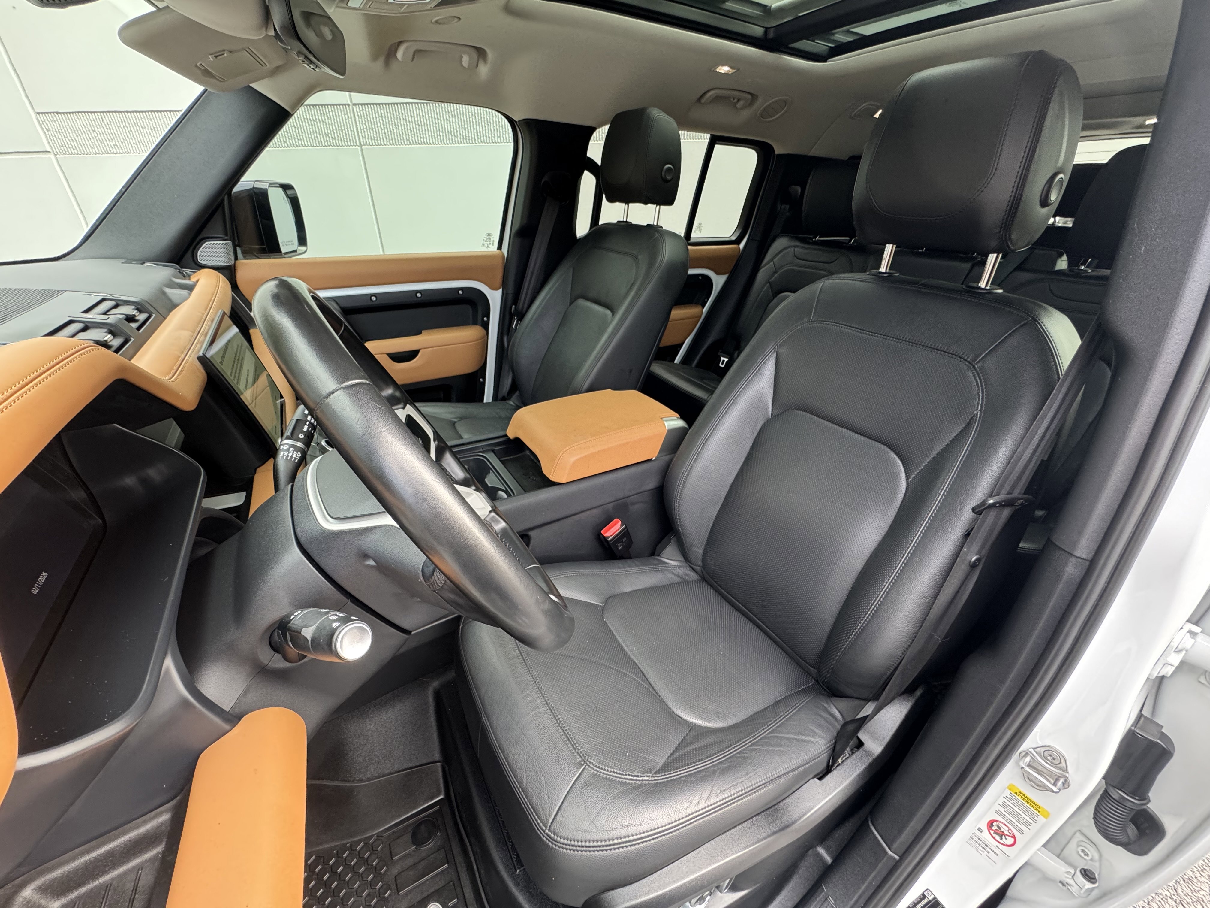 Used 2023 Land Rover Defender 130 S image 24