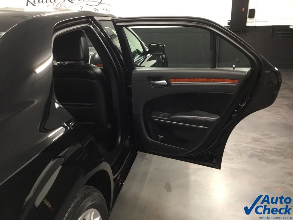Used 2013 Chrysler 300 AWD w/ Driver Convenience Group image 34